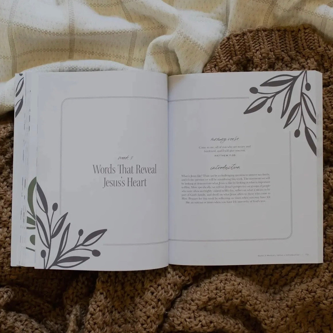 Tis So Sweet To Trust in Jesus: A 40-Day Journey To the Cross Through the Words of Christ