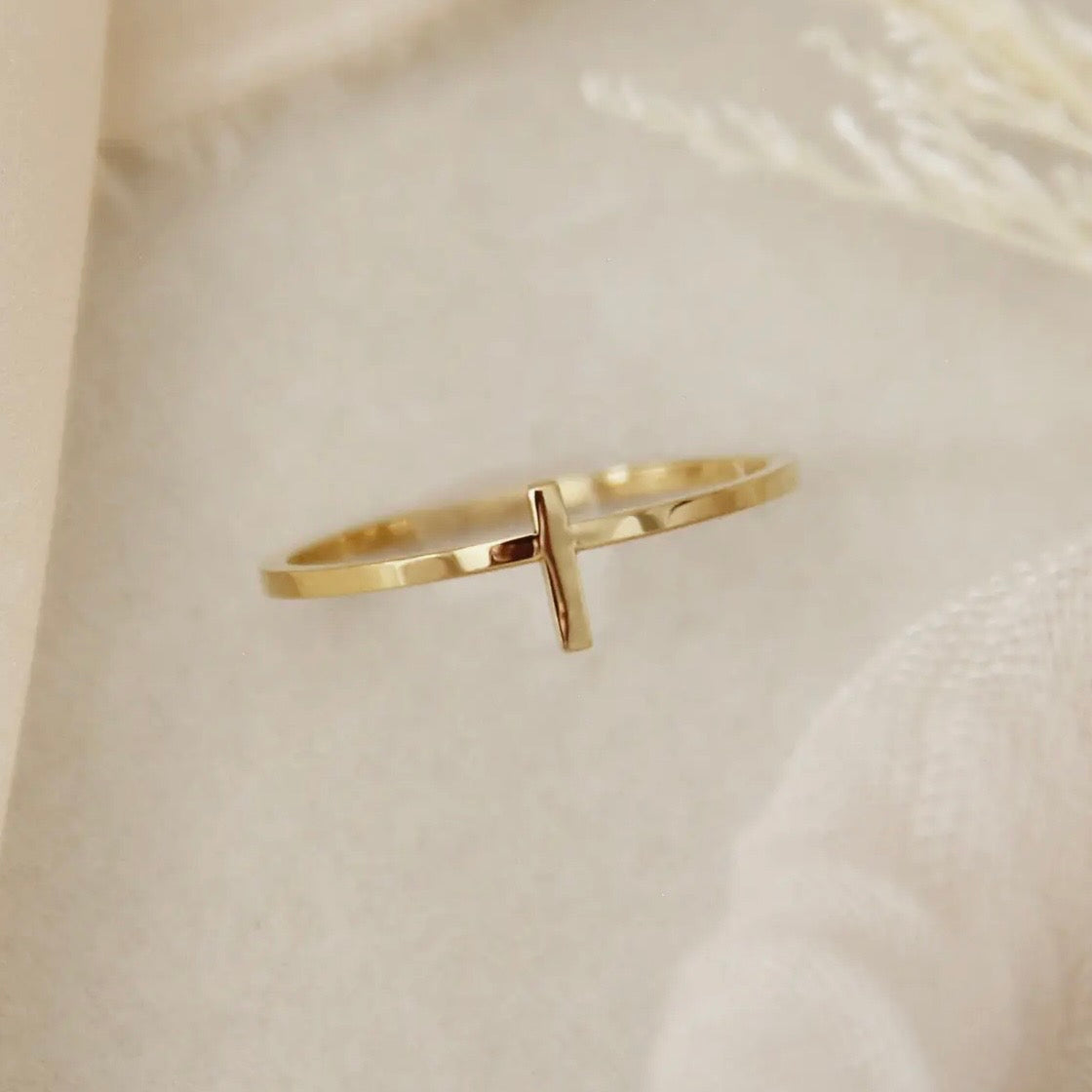 LoveStory Ring | Dainty Cross