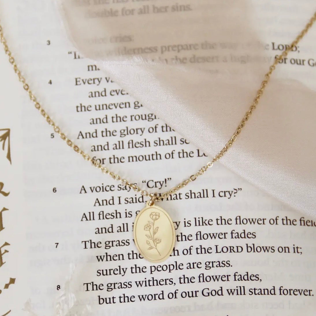LoveStory Necklace | Flower Isaiah 40:8