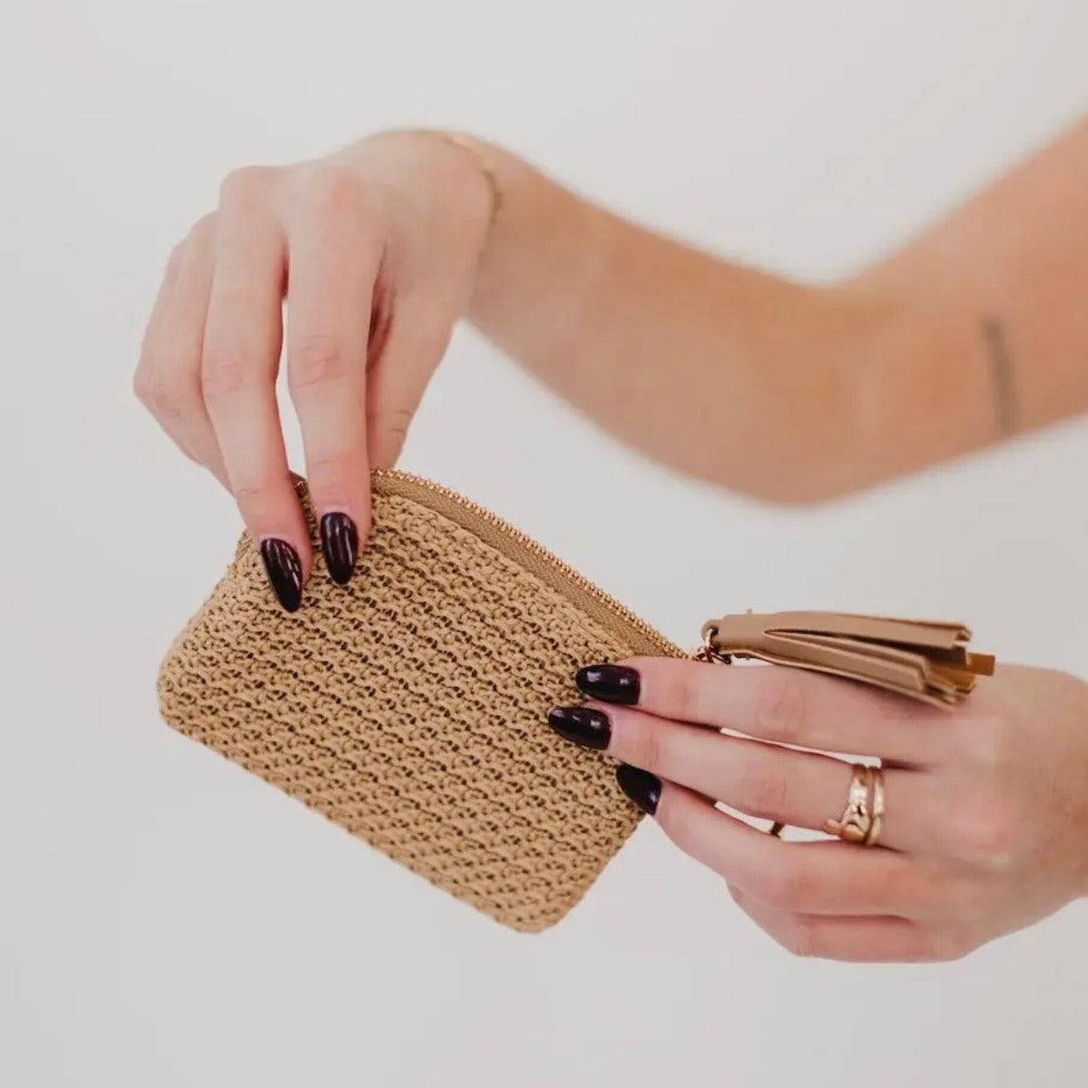 River Raffia Clippable Card Holder Wallet