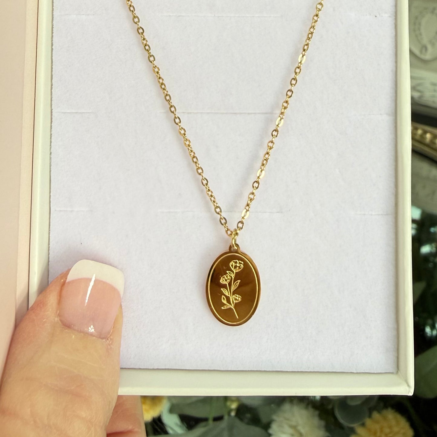 LoveStory Necklace | Flower Isaiah 40:8