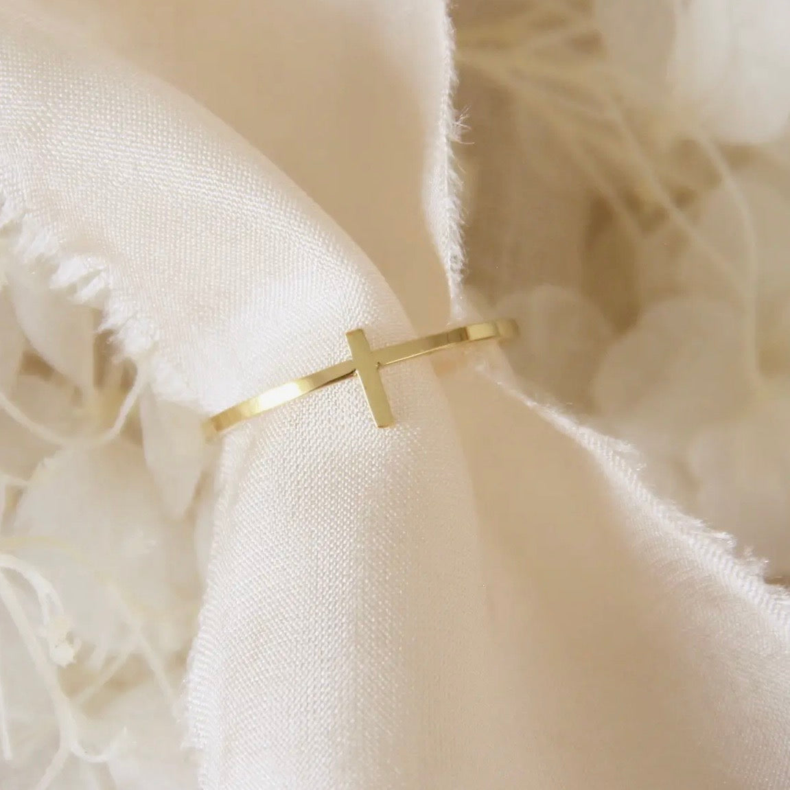 LoveStory Ring | Dainty Cross